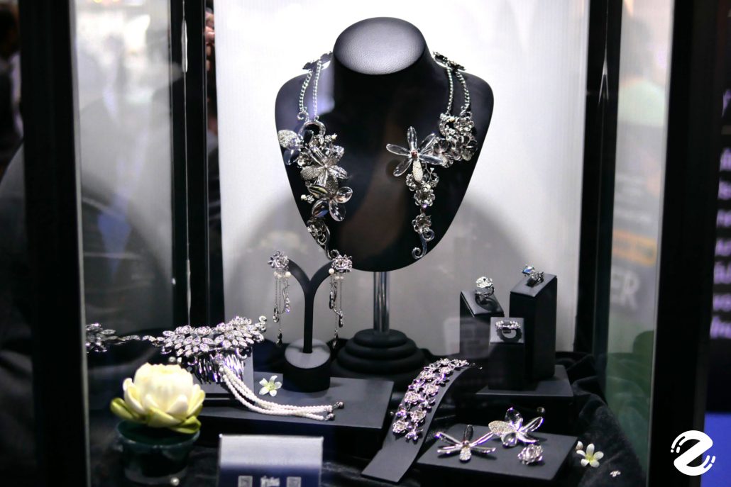 เริ่มแล้ว! Jewellery & Gem ASEAN Bangkok 2025 งานแสดงสินค้าเพื่อธุรกิจอัญมณีและเครื่องประดับระดับนานาชาติ ครบทุกด้านของธุรกิจอัญมณีและเครื่องประดับในที่เดียว Zipevent