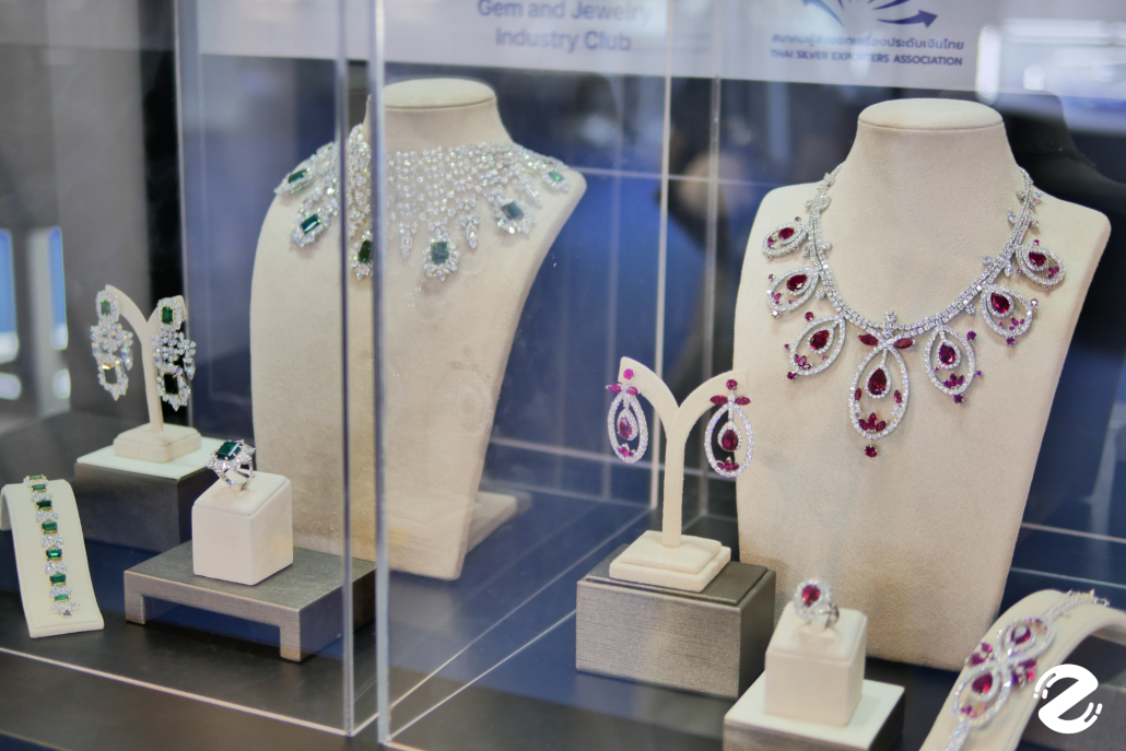 กลับมาอีกครั้ง! Jewellery & Gem ASEAN Bangkok 2026 งานแสดงสินค้าเพื่อธุรกิจอัญมณีและเครื่องประดับนานาชาติ ครบทุกด้านของธุรกิจอัญมณี จัดเต็มกิจกรรมสุด exclusive ตลอด 4 วัน! Zipevent