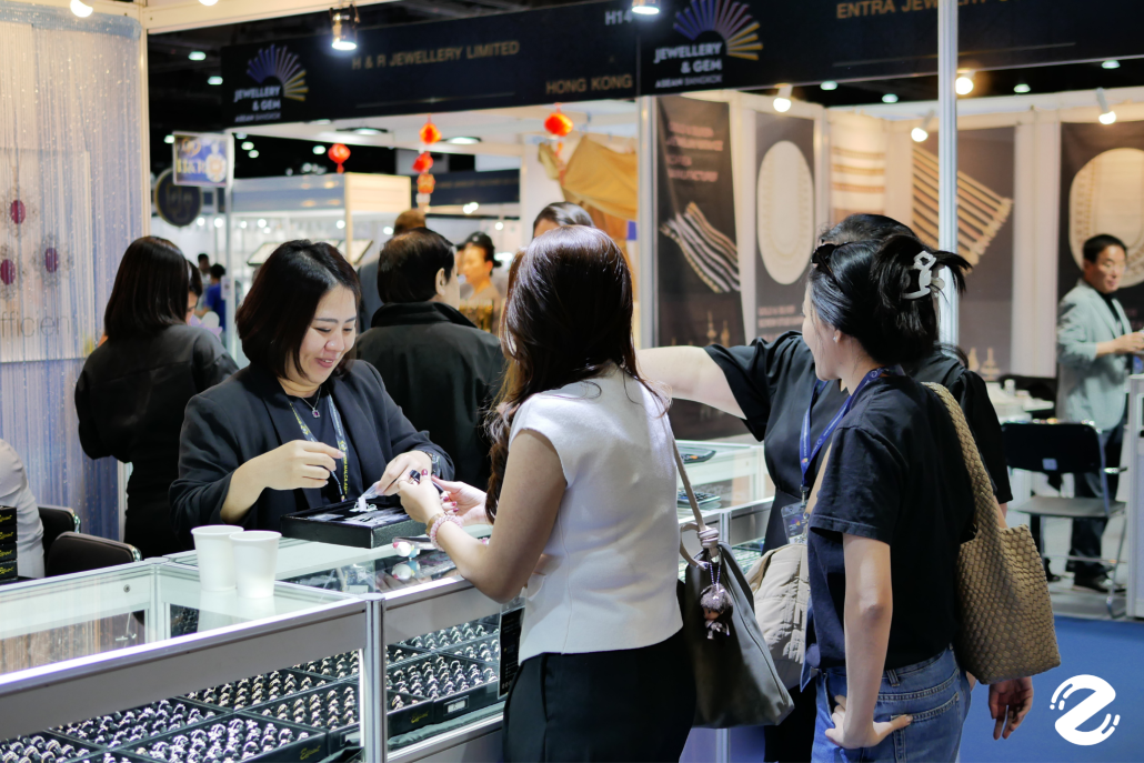 กลับมาอีกครั้ง! Jewellery & Gem ASEAN Bangkok 2026 งานแสดงสินค้าเพื่อธุรกิจอัญมณีและเครื่องประดับนานาชาติ ครบทุกด้านของธุรกิจอัญมณี จัดเต็มกิจกรรมสุด exclusive ตลอด 4 วัน! Zipevent