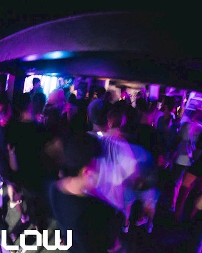 GLOW Sunday w/ Victoria & Zeek - Free Entry before midnight! Zipevent