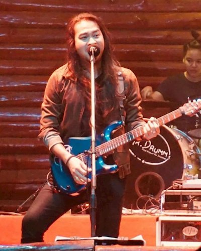 เป้ Hi rock live at Parking toys Zipevent