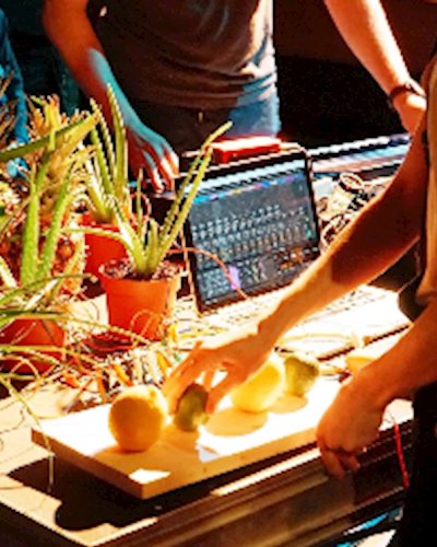 Playtronica x OMMA x HUS (Galleries Night) Zipevent