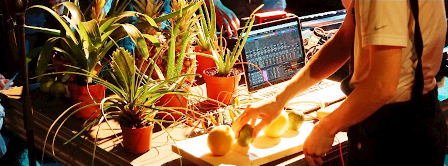 Playtronica x OMMA x HUS (Galleries Night) Zipevent