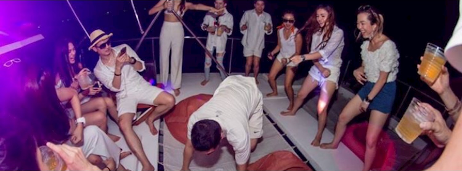 Catamaran Motor Yacht on Party (Only Weekend) Zipevent
